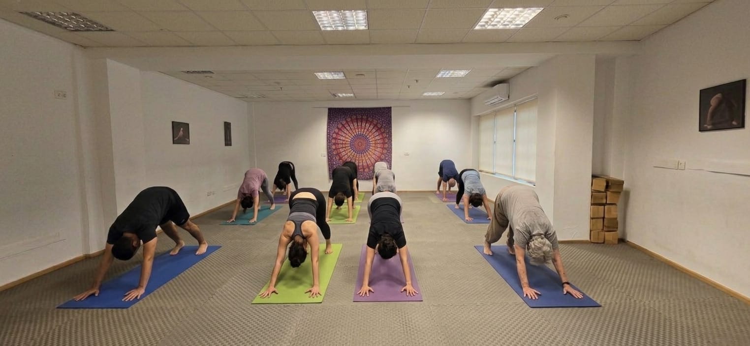 Sala principal del centro de yoga